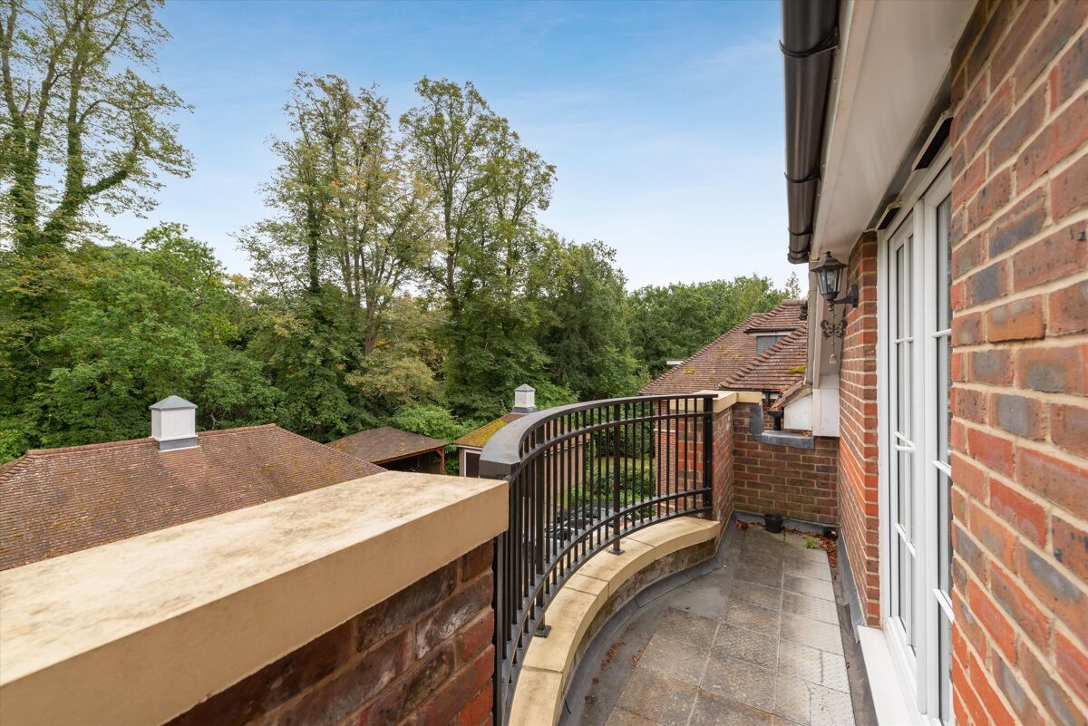 flat to rent in Lady Margaret Road, Ascot, Berkshire, SL5