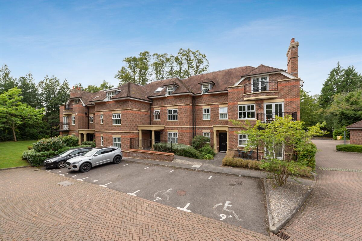 flat to rent in Lady Margaret Road, Ascot, Berkshire, SL5