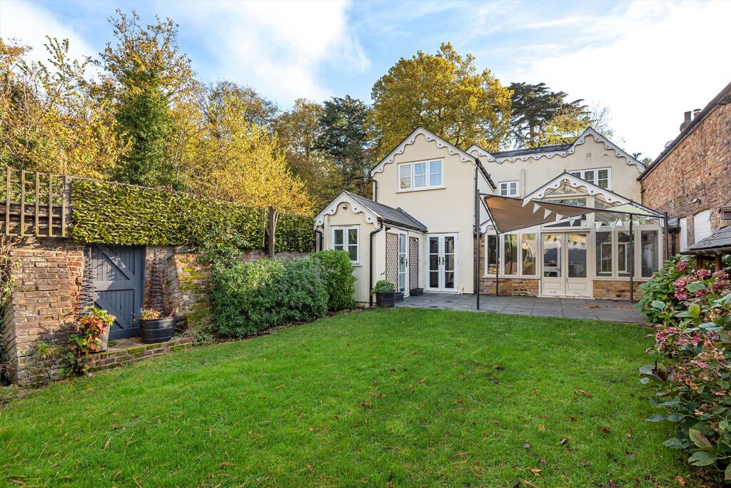 Image of Burfield Road, Old Windsor, Windsor, Berkshire, SL4