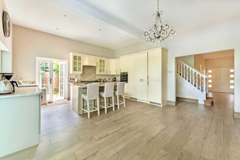 Picture of 5 bedroom house for rent.