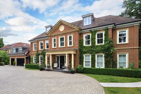 Picture of 7-8 bedroom house for rent.