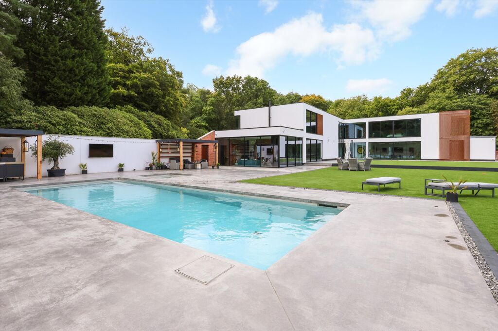 Image of London Road, Windlesham, Surrey, GU20