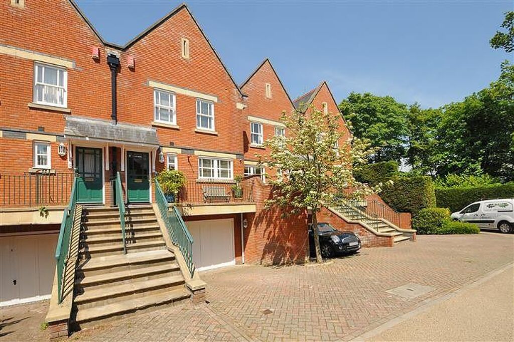 Image of Chapel Square, Virginia Water, Surrey, GU25