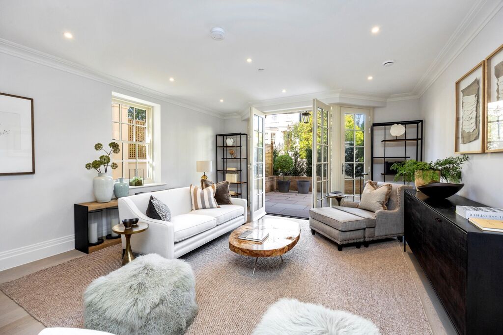 Image of King John Square, Englefield Green, Egham, Surrey, TW20