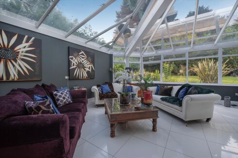 Picture of 6 bedroom house for rent.