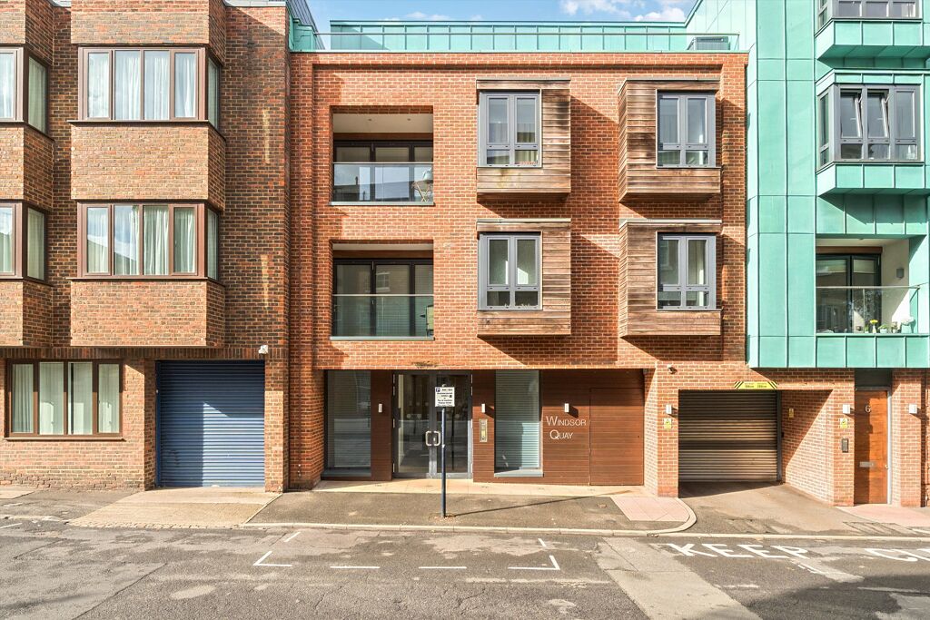 Image of Thames Side, Windsor, Berkshire SL4