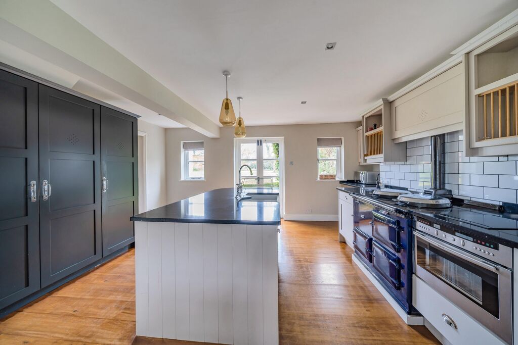 Image of Hawthorn Hill, Warfield, Bracknell, Berkshire, RG42