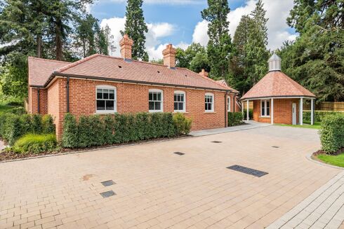 Picture of 4 bedroom house for rent.