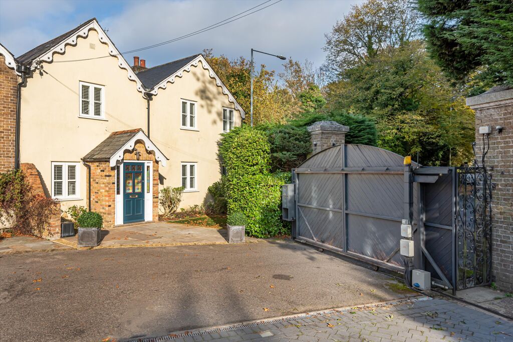 Image of Burfield Road, Old Windsor, Windsor, Berkshire, SL4
