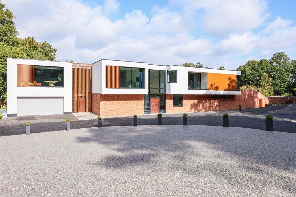 Image of London Road, Windlesham, Surrey, GU20