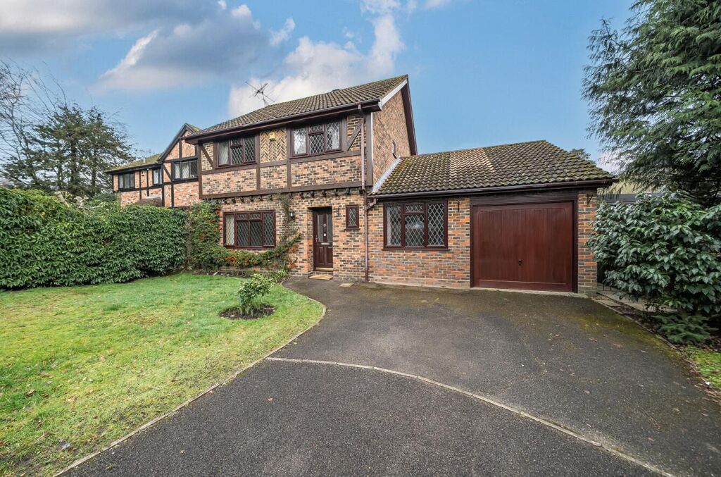 Image of Lyndhurst Close, Bracknell, Berkshire, RG12