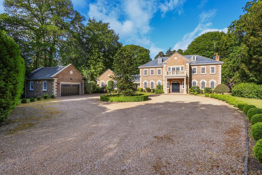 Image of Wellington Avenue, Virginia Water, Surrey, GU25