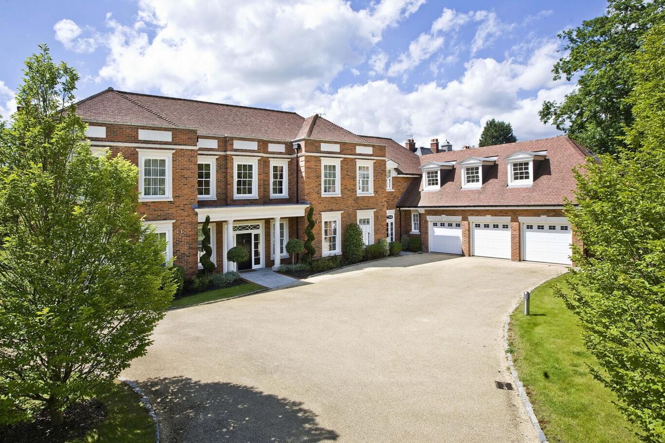 Image of Nuns Walk, Virginia Water, Surrey GU25