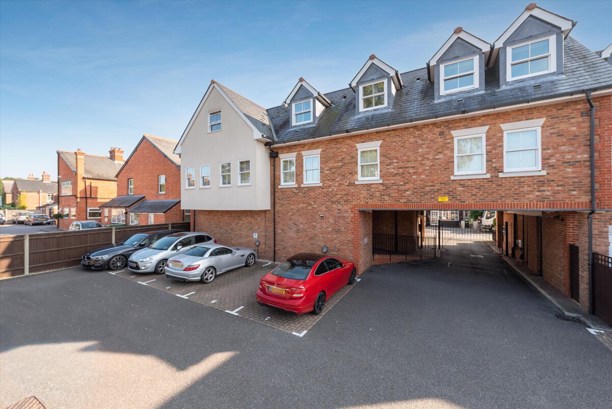 flat to rent in The Starting Gate, Brockenhurst Road, Ascot, Berkshire