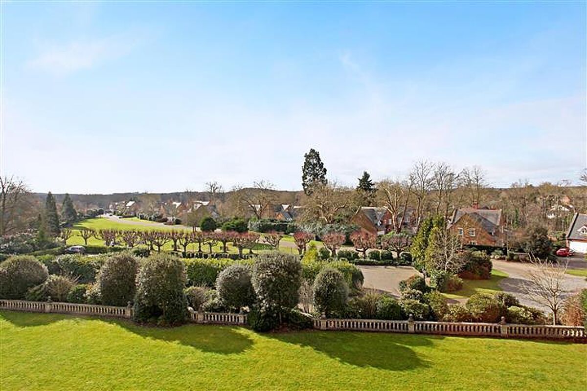 house to rent in Crossland House, Holloway Drive, Virginia Water