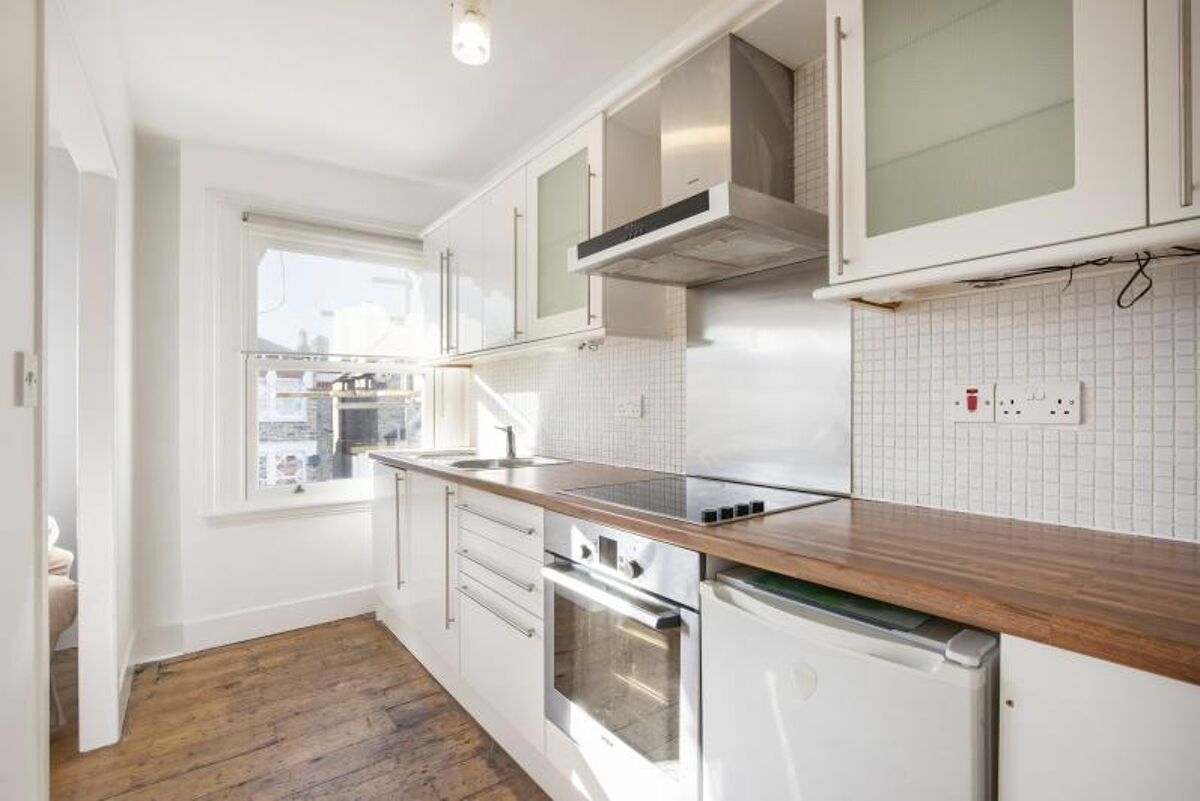 flat for sale in Oakhurst Grove, London, SE22 9AH AUC012187640