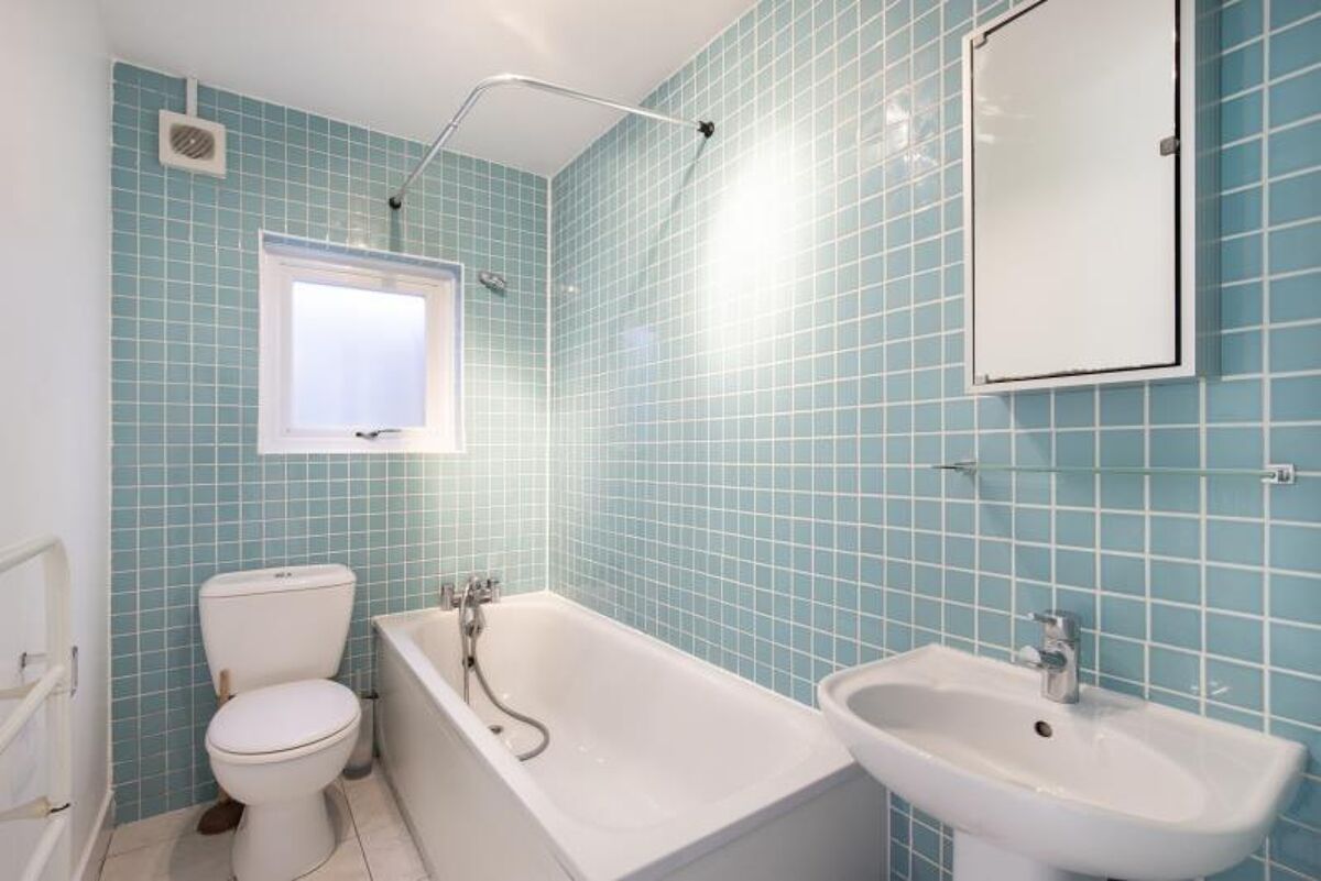 flat for sale in Oakhurst Grove, London, SE22 9AH AUC012187640