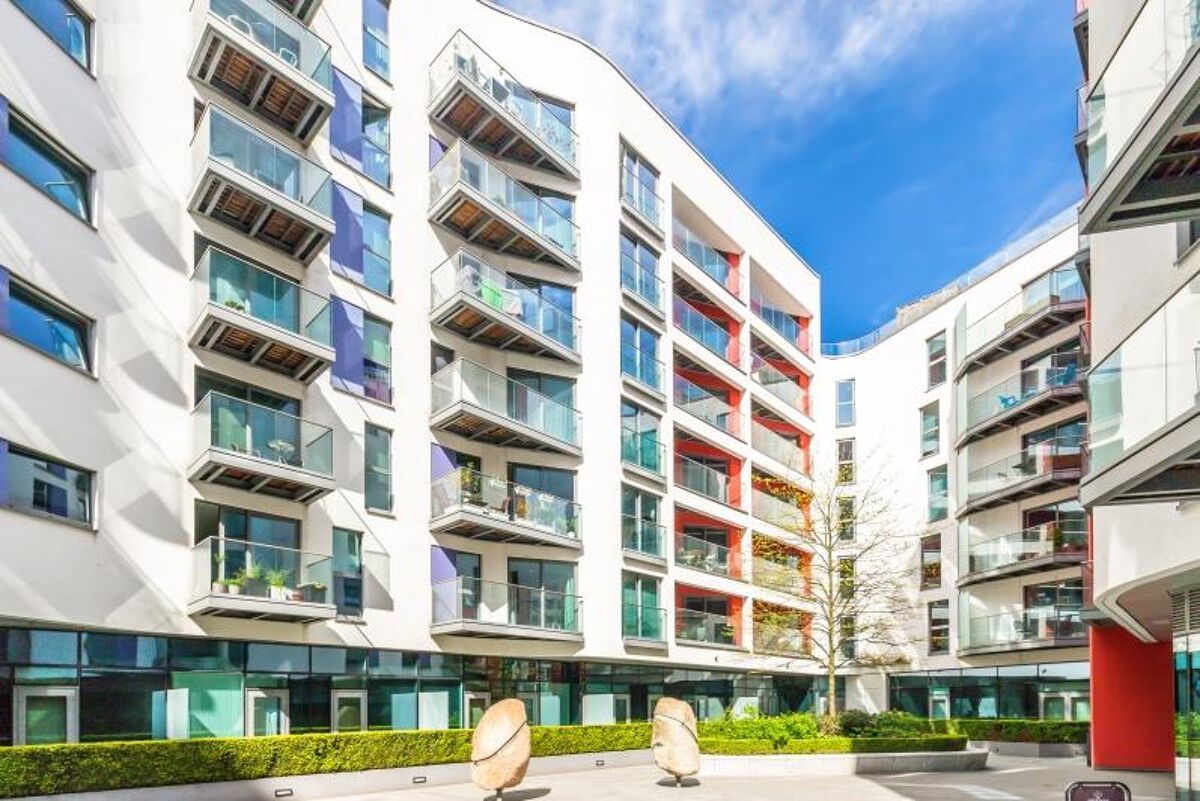 flat for sale in Waterside Apartments, 3 Saffron Central Square