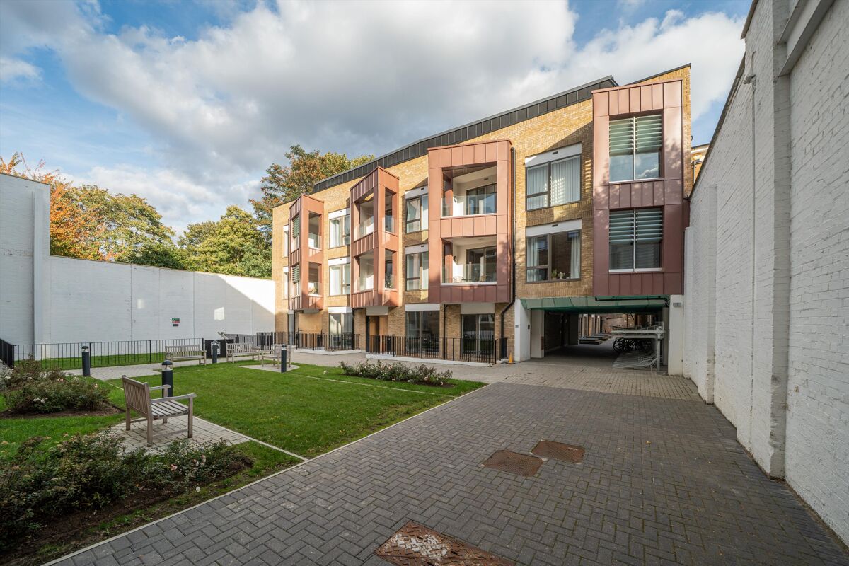 Vacant 15,685 sq ft Office/ Studio in SW9 close to Clapham