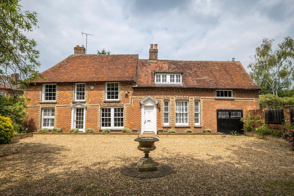Image of Yew Tree Farm, 53 Luton Road, Chalton, Luton, Bedfordshire LU4 9UJ