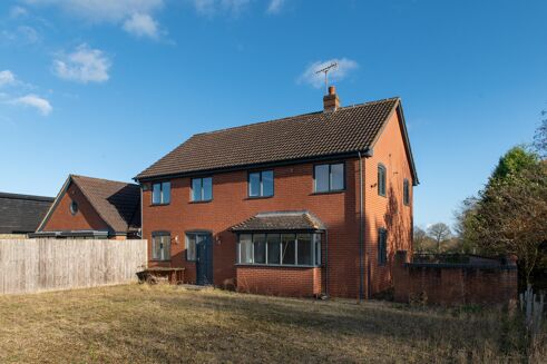 Picture of 4 bedroom house for sale.