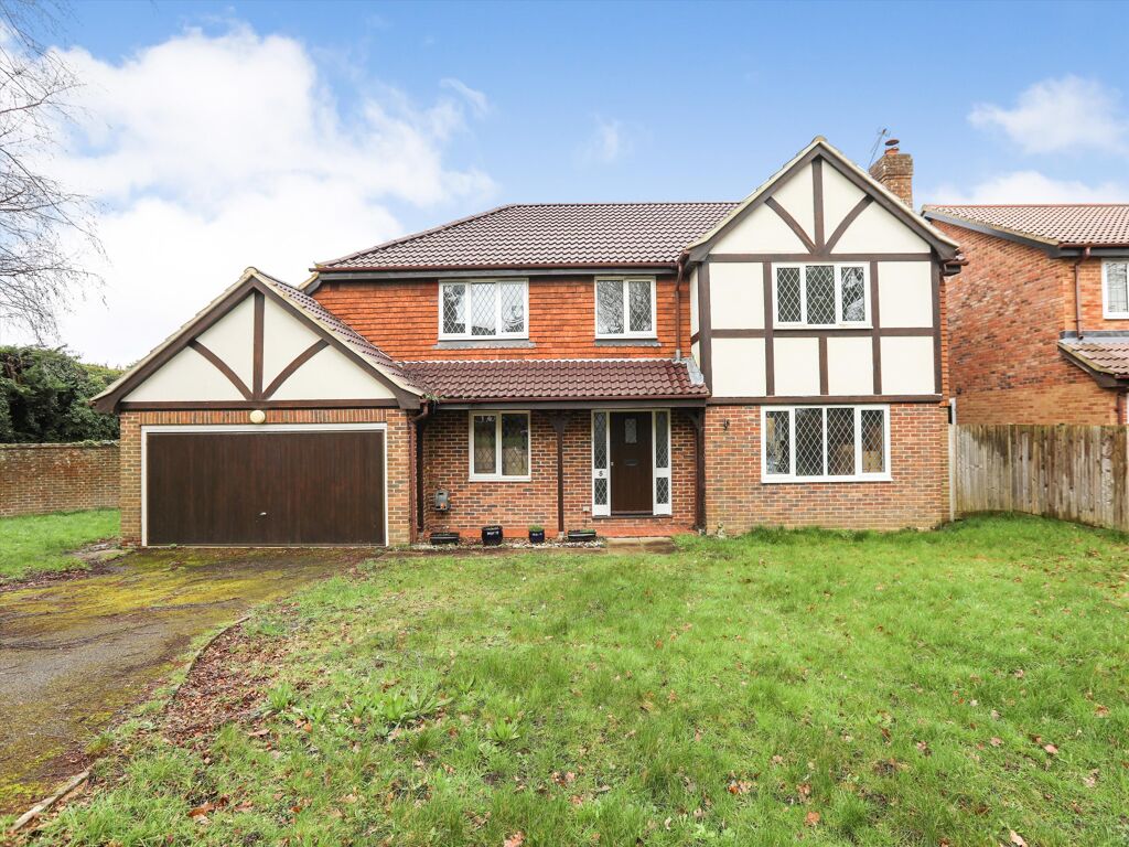 Image of 8 Kinnibrugh Drive, Dormansland, Lingfield, Surrey, RH7 6QF