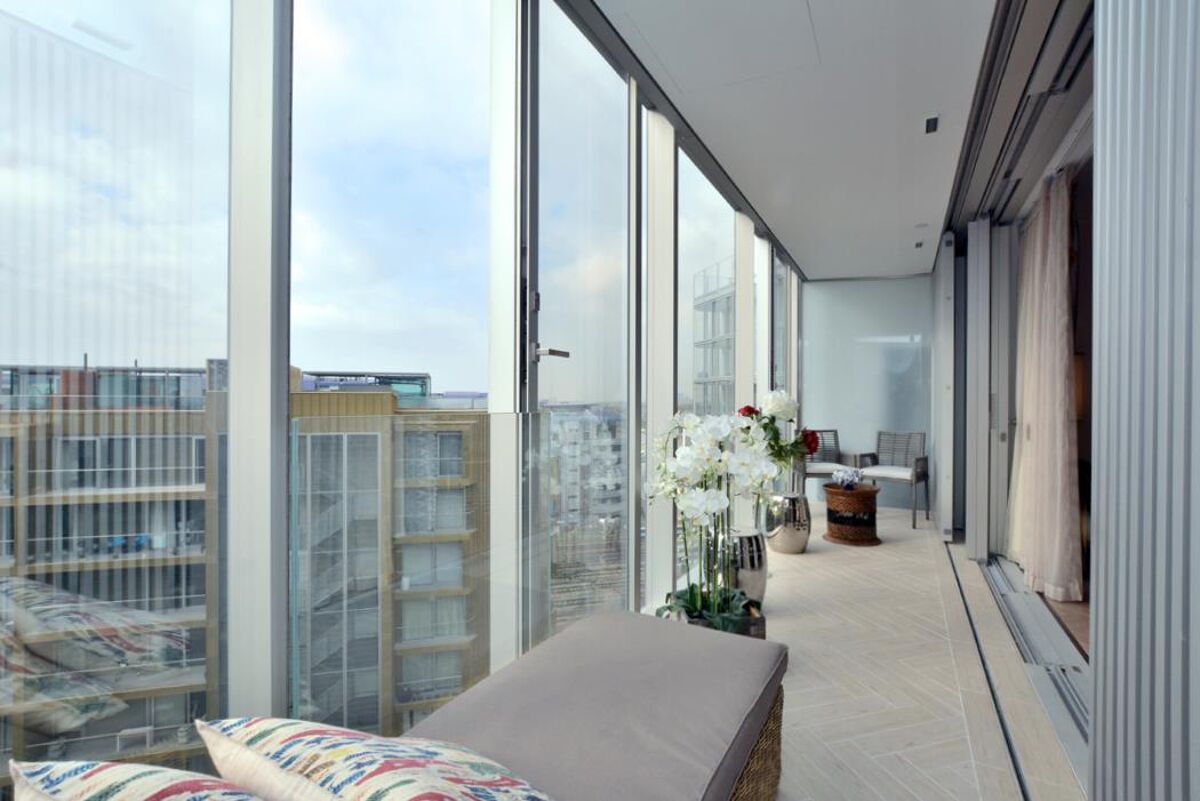 flat to rent in 904 Bessborough House, Circus West, Battersea Power