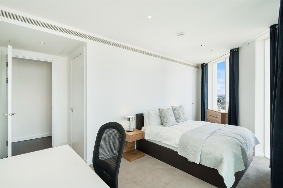 flat to rent in Apartment 3107, 155 Wandsworth Road, Vauxhall, London