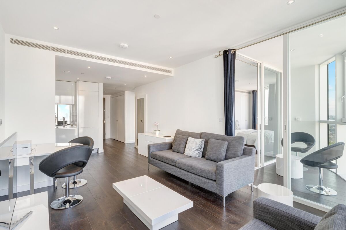 flat to rent in Apartment 3107, 155 Wandsworth Road, Vauxhall, London