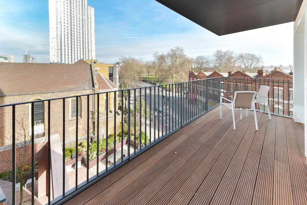 flat to rent in 2 Exchange Gardens, Keybridge House, Vauxhall, London