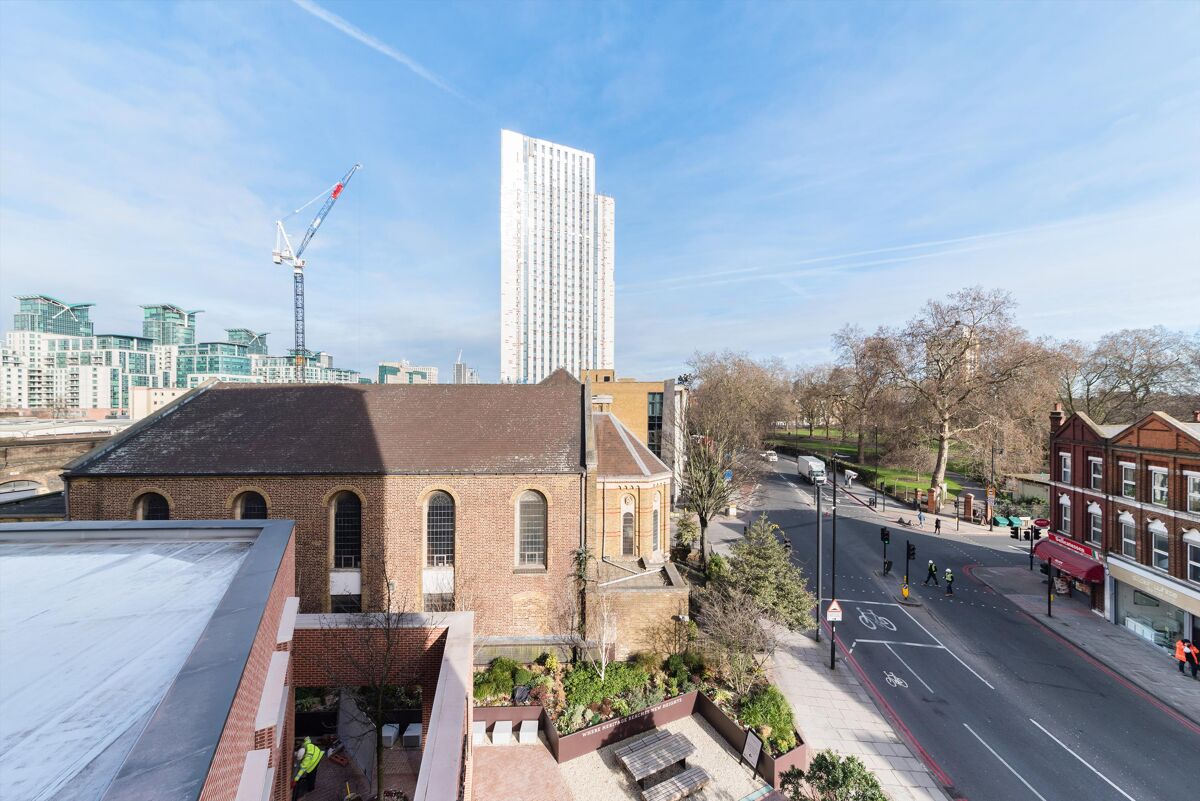 flat to rent in 2 Exchange Gardens, Keybridge House, Vauxhall, London