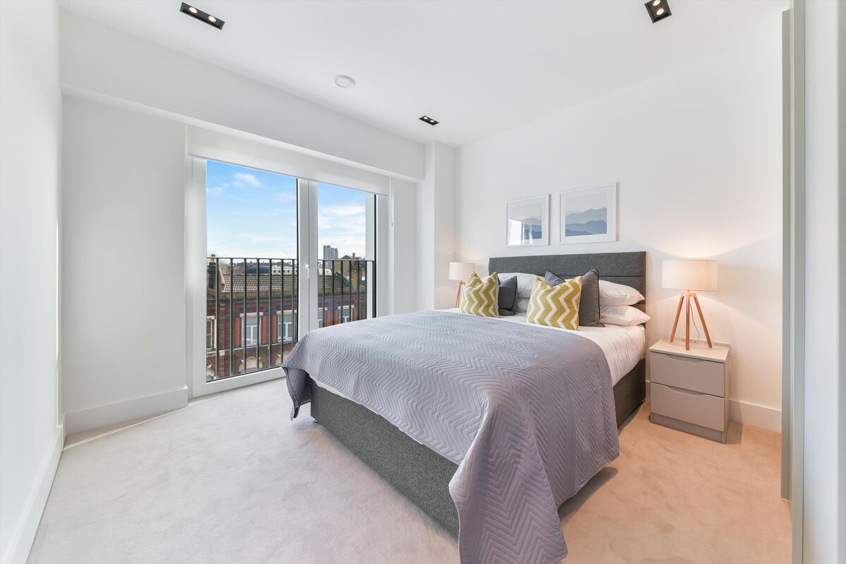 flat to rent in 2 Exchange Gardens, Keybridge House, Vauxhall, London