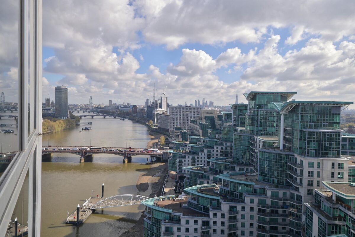 flat to rent in The Tower, 1 St Wharf, Vauxhall, London, SW8
