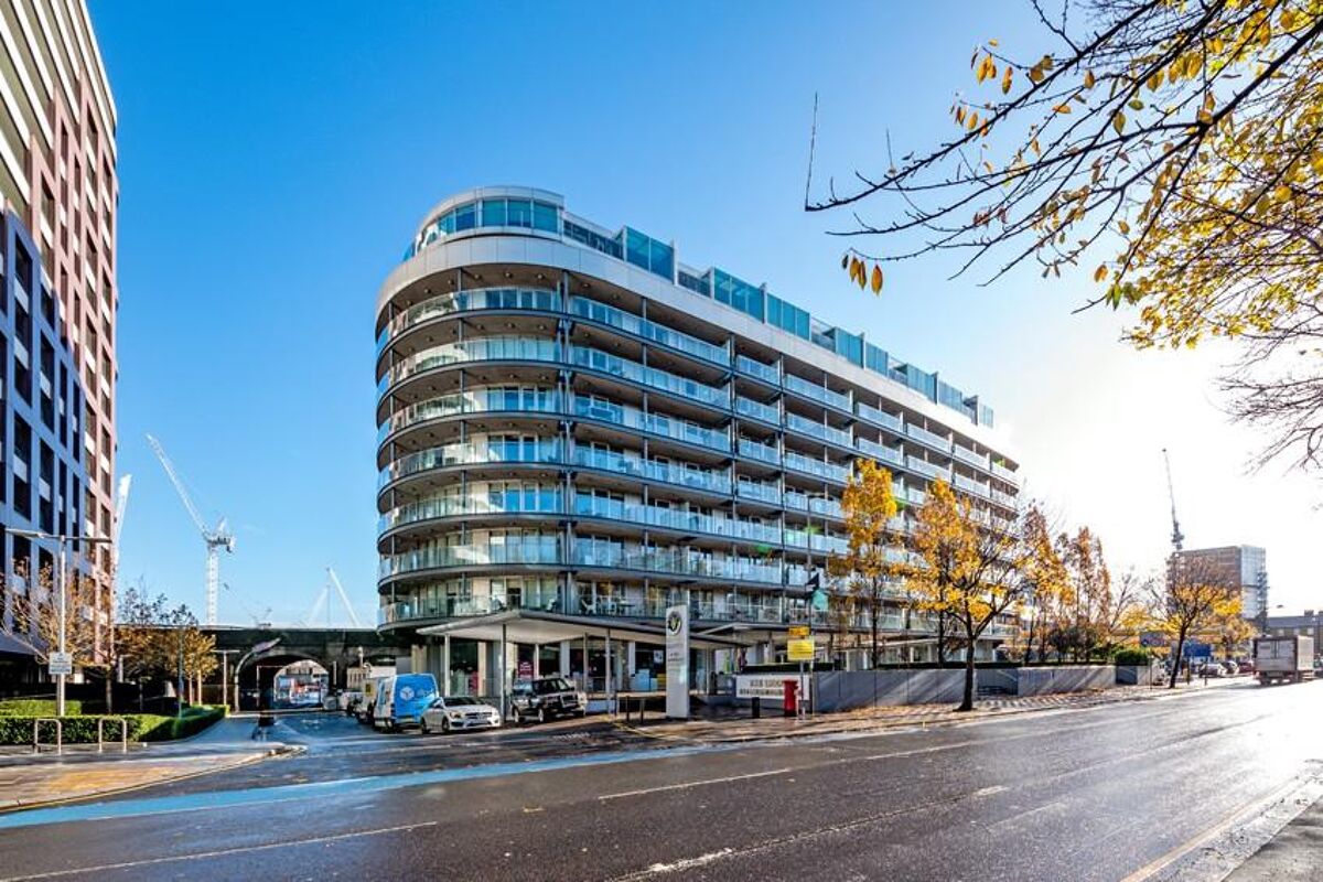 flat to rent in The Bridge, 334 Queenstown Road, London, SW11 BAQ012023653 Knight Frank