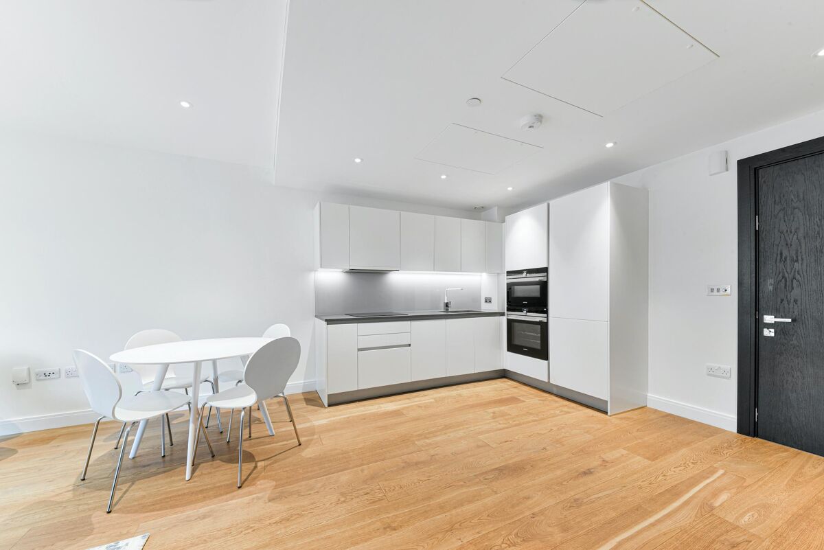 flat to rent in Queenstown Road, London, SW11 BAQ012040747 Knight Frank