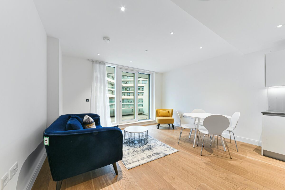 flat to rent in Queenstown Road, London, SW11 BAQ012040747 Knight Frank