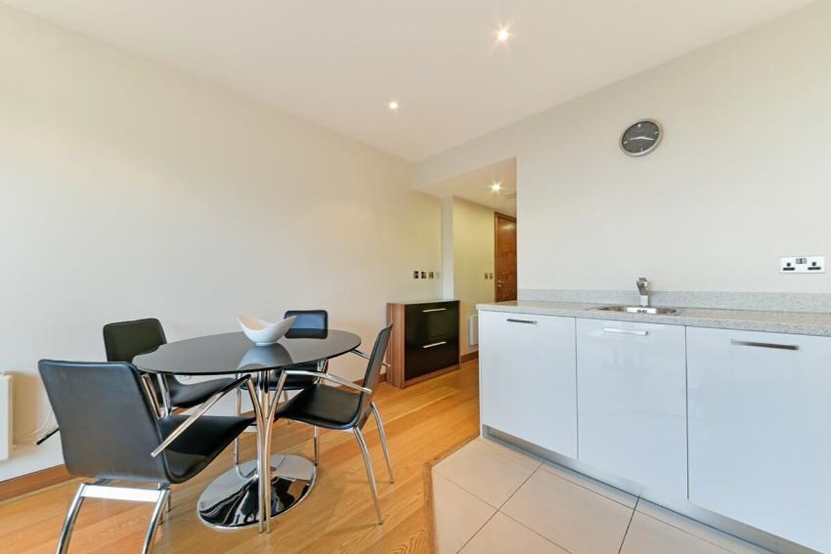 flat to rent in Lanson Building, 348 Queenstown Road, Chelsea Bridge