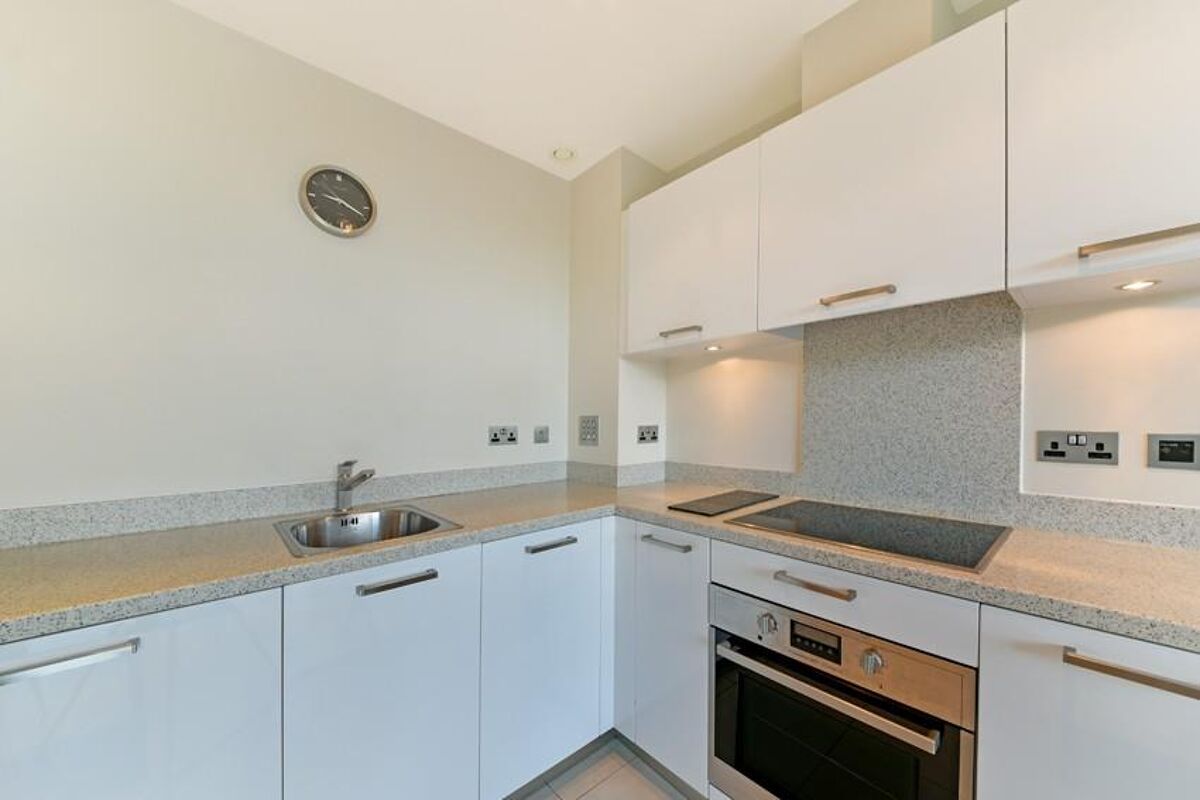 flat to rent in Lanson Building, 348 Queenstown Road, Chelsea Bridge