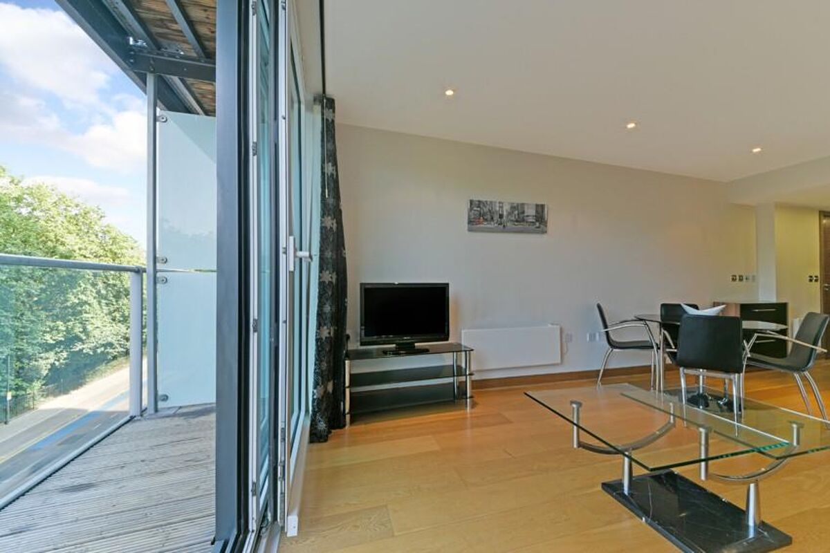 flat to rent in Lanson Building, 348 Queenstown Road, Chelsea Bridge