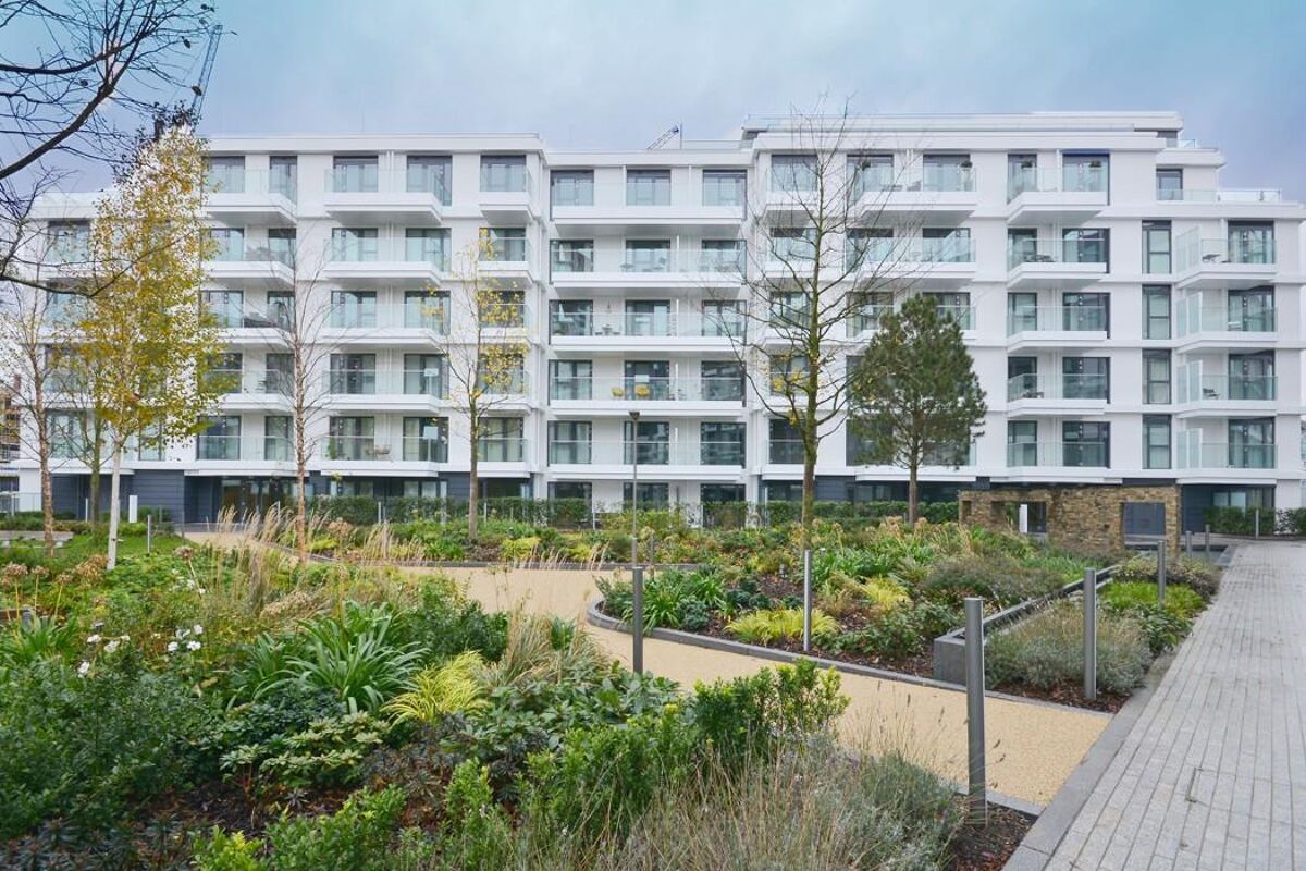 flat to rent in Brent House, Wandsworth Road, London, SW8 BAQ012066847 Knight Frank flat to rent in Brent House, Wandsworth Road, London, SW8 BAQ012066847 Knight Frank