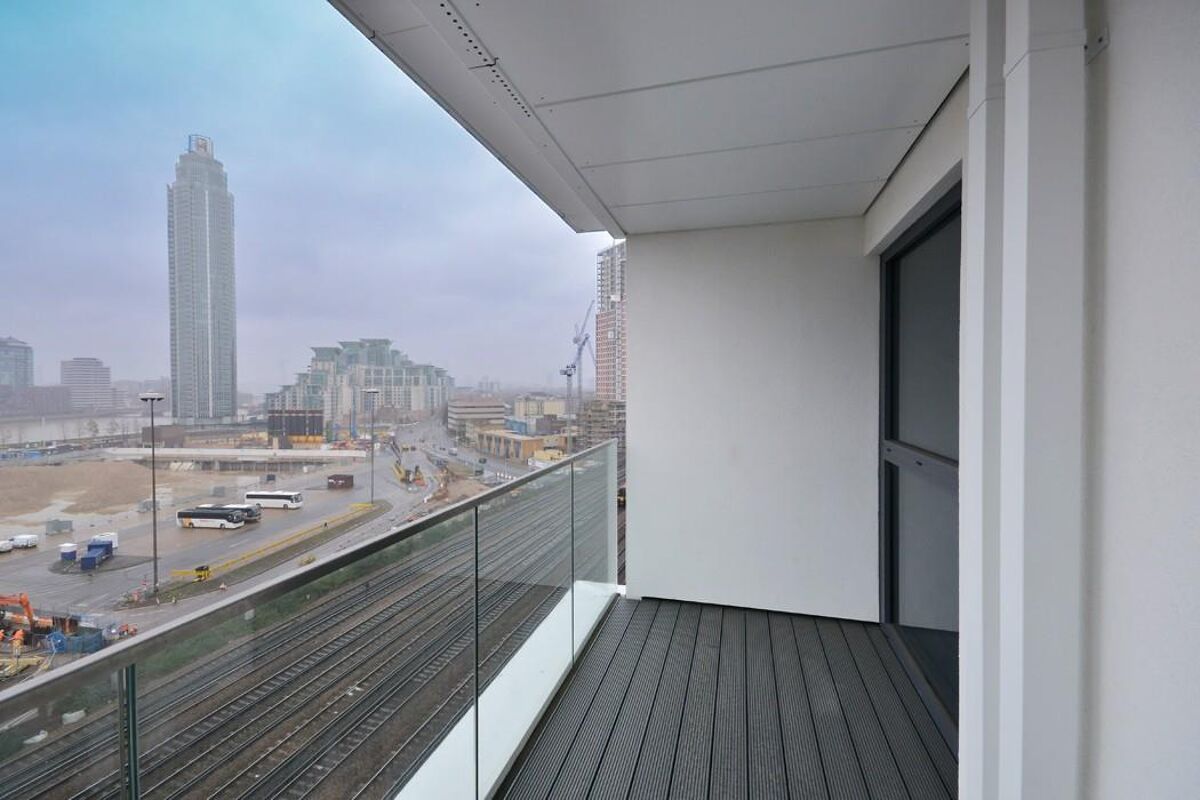 flat to rent in Brent House, Wandsworth Road, London, SW8