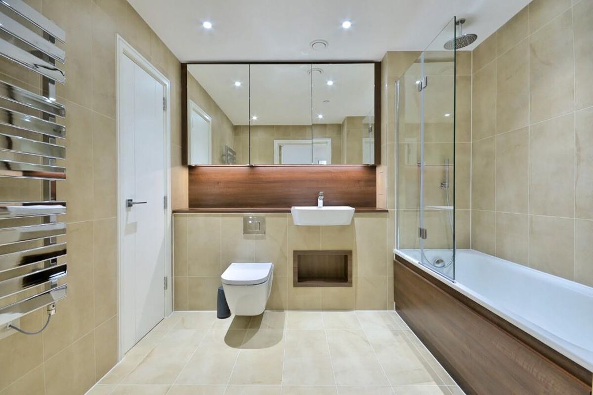 flat to rent in Brent House, Wandsworth Road, London, SW8