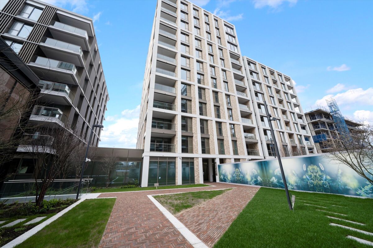 flat to rent in Radley House, 10 Palmer Road, Battersea, London, SW11