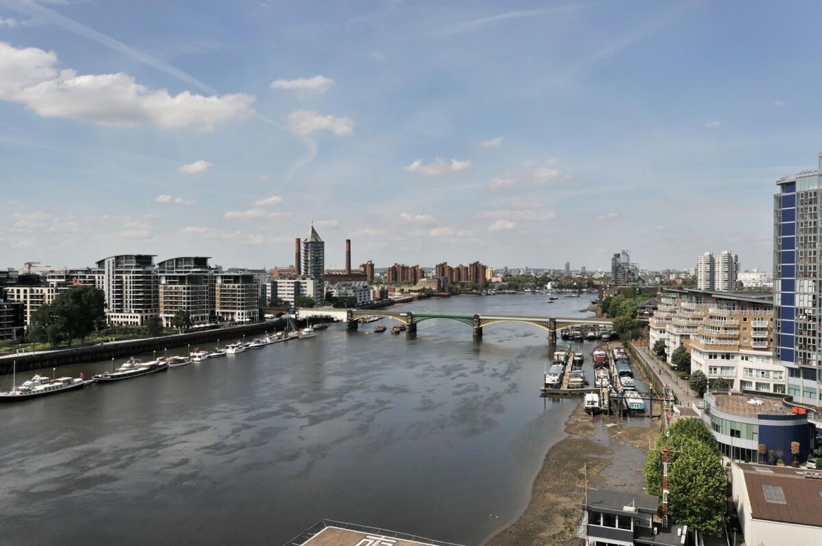 flat to rent in Altura Tower, Bridges Wharf, Bridges Court Road, London