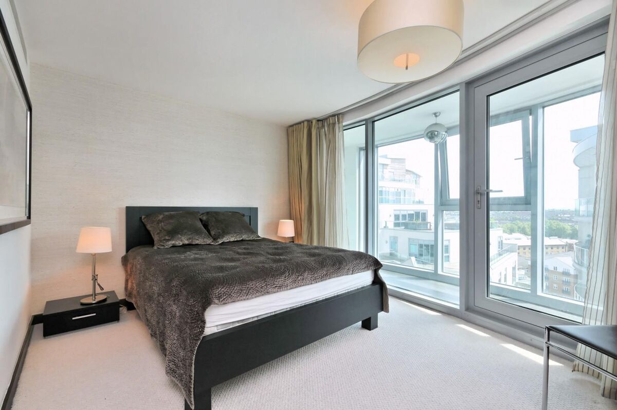 flat to rent in Altura Tower, Bridges Wharf, Bridges Court Road, London
