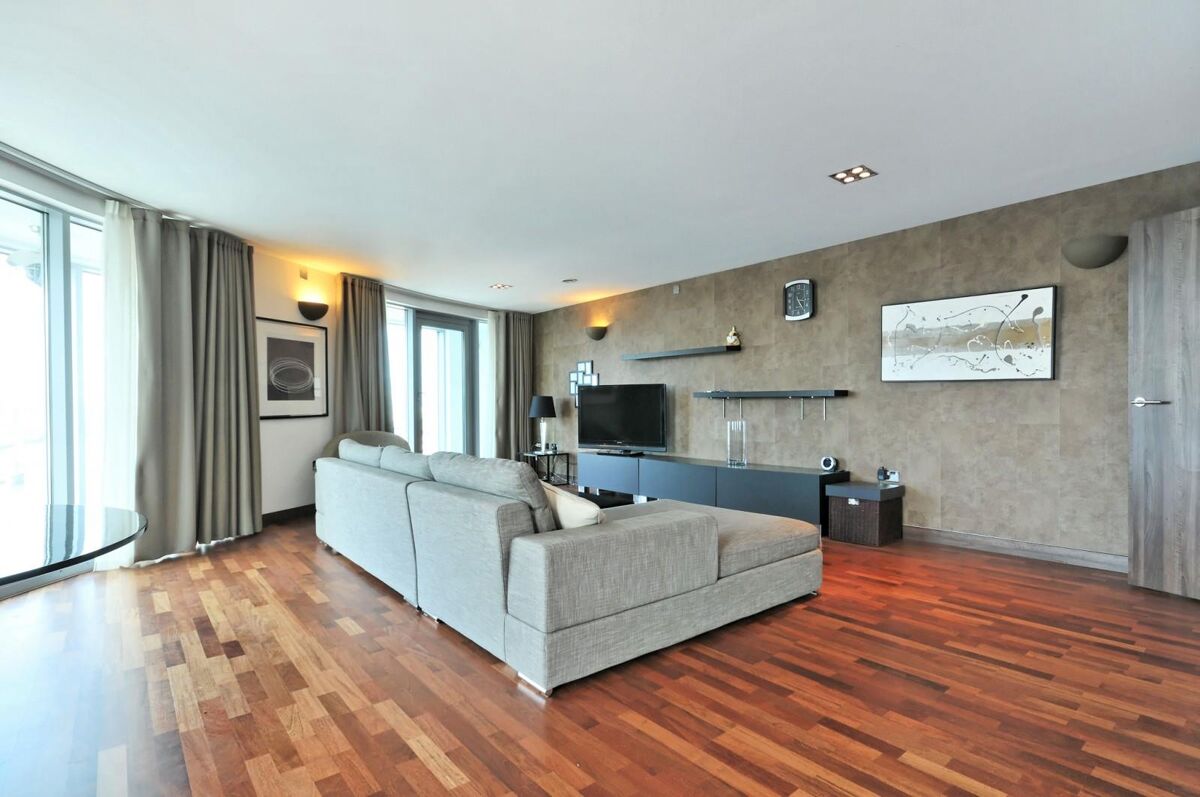 flat to rent in Altura Tower, Bridges Wharf, Bridges Court Road, London