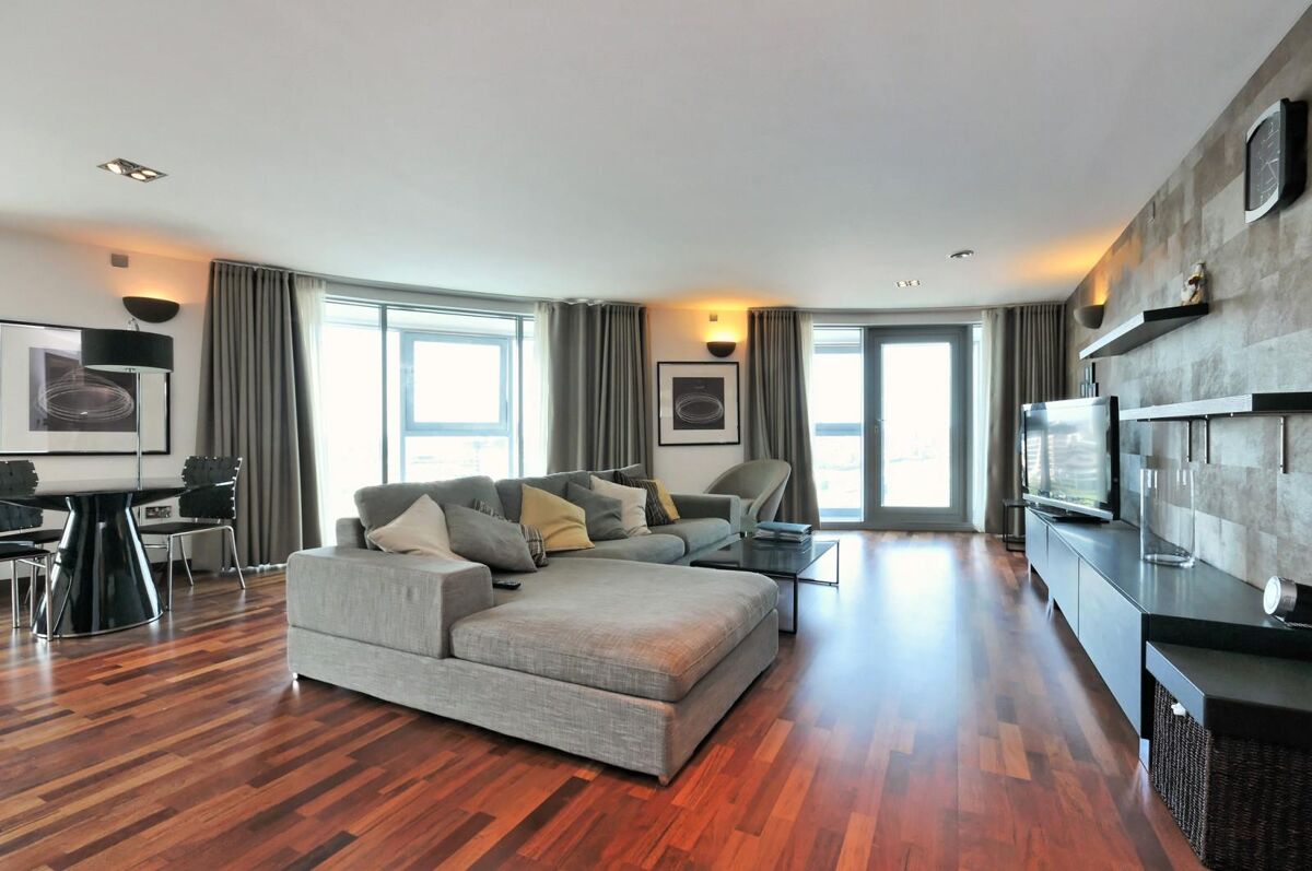 flat to rent in Altura Tower, Bridges Wharf, Bridges Court Road, London