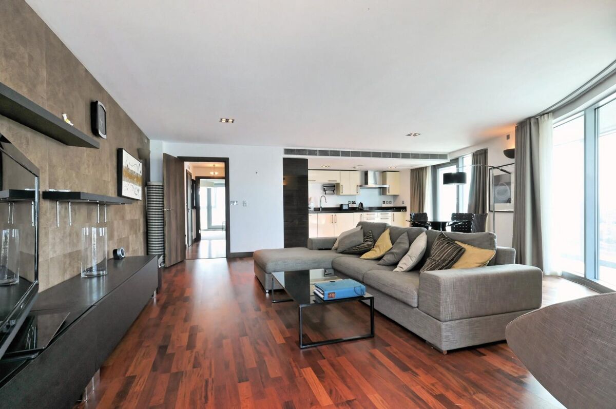 flat to rent in Altura Tower, Bridges Wharf, Bridges Court Road, London