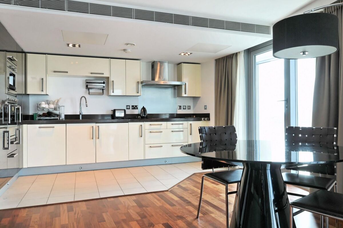 flat to rent in Altura Tower, Bridges Wharf, Bridges Court Road, London