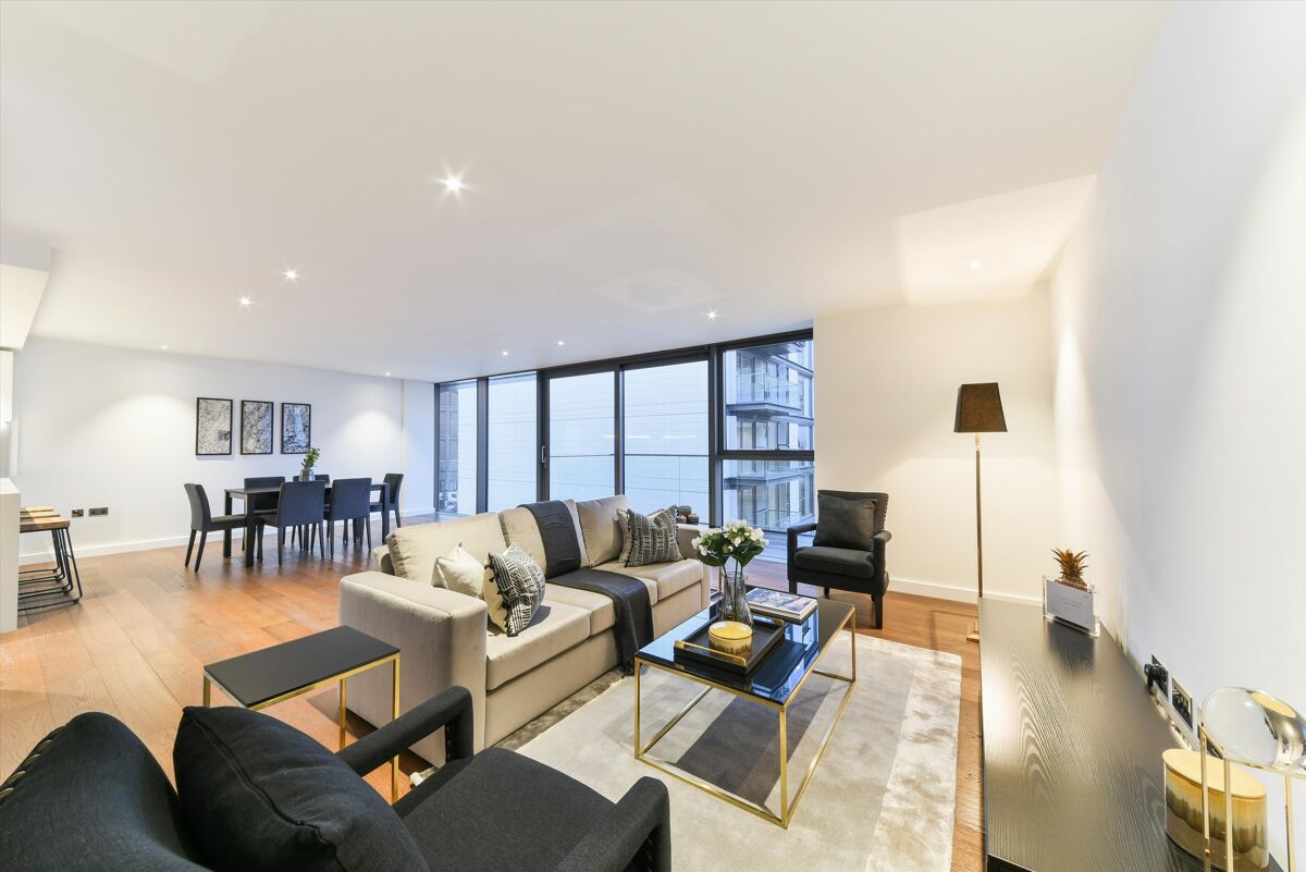 flat to rent in Claydon House, Waterfront Drive, London, SW10